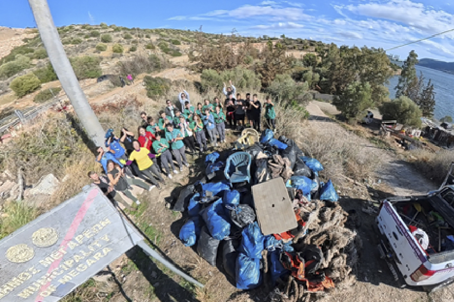 Save Your Hood: Καθαρίστηκε ίσως η πιο βρώμικη παραλία της Αττικής!