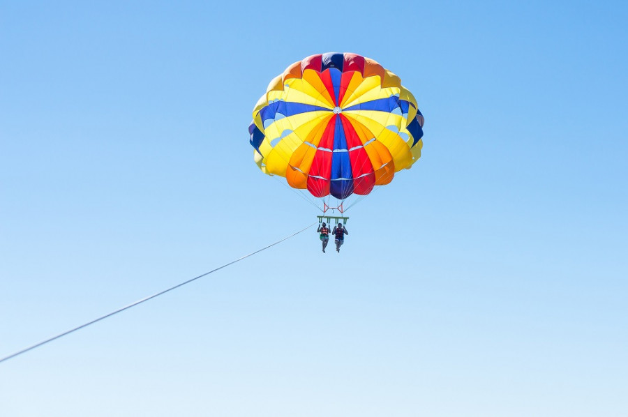 parasailing.jpg